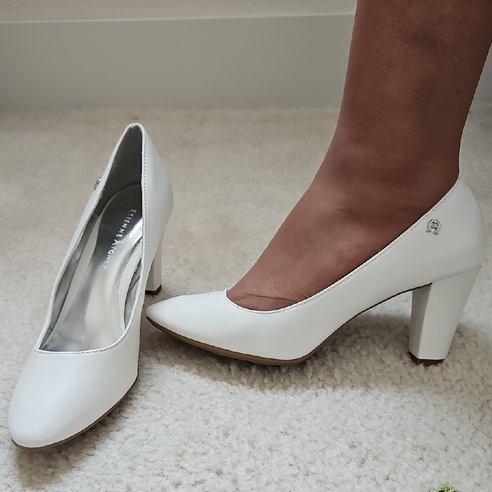 NWOT Etienne Aigner Elegant White Pumps